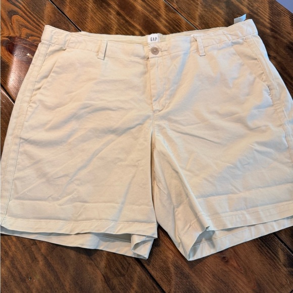 NWT GAP Size 16 Girlfriend shorts light khaki color with stretch. - Picture 1 of 7